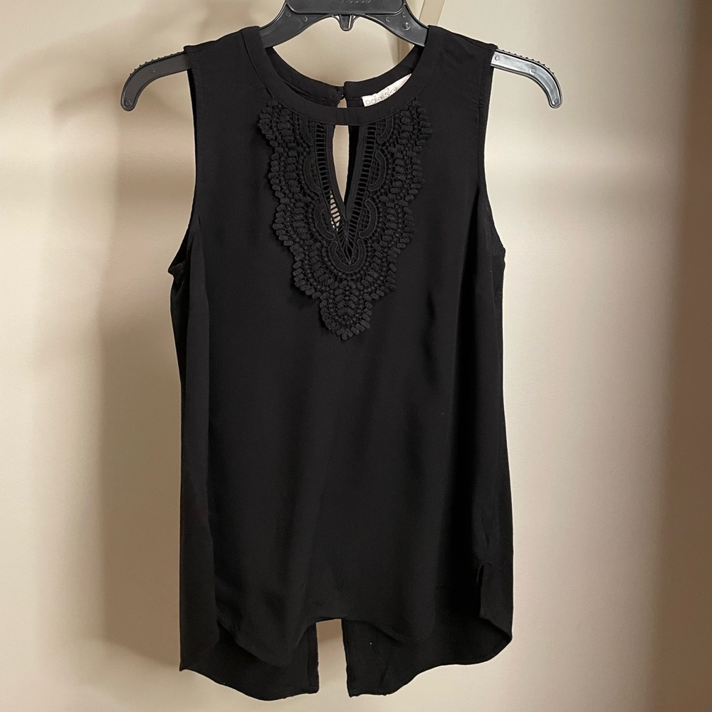Pale Sky Quin Keyhole Crochet Top S